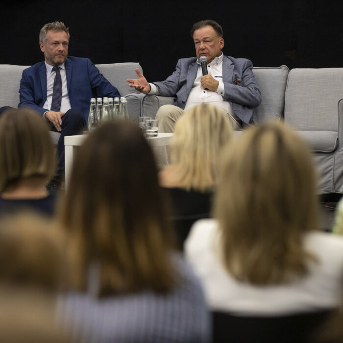 Na zdjęciu Marszałek województwa mazowieckiego z dyrektorem PME Robertem Zydlem